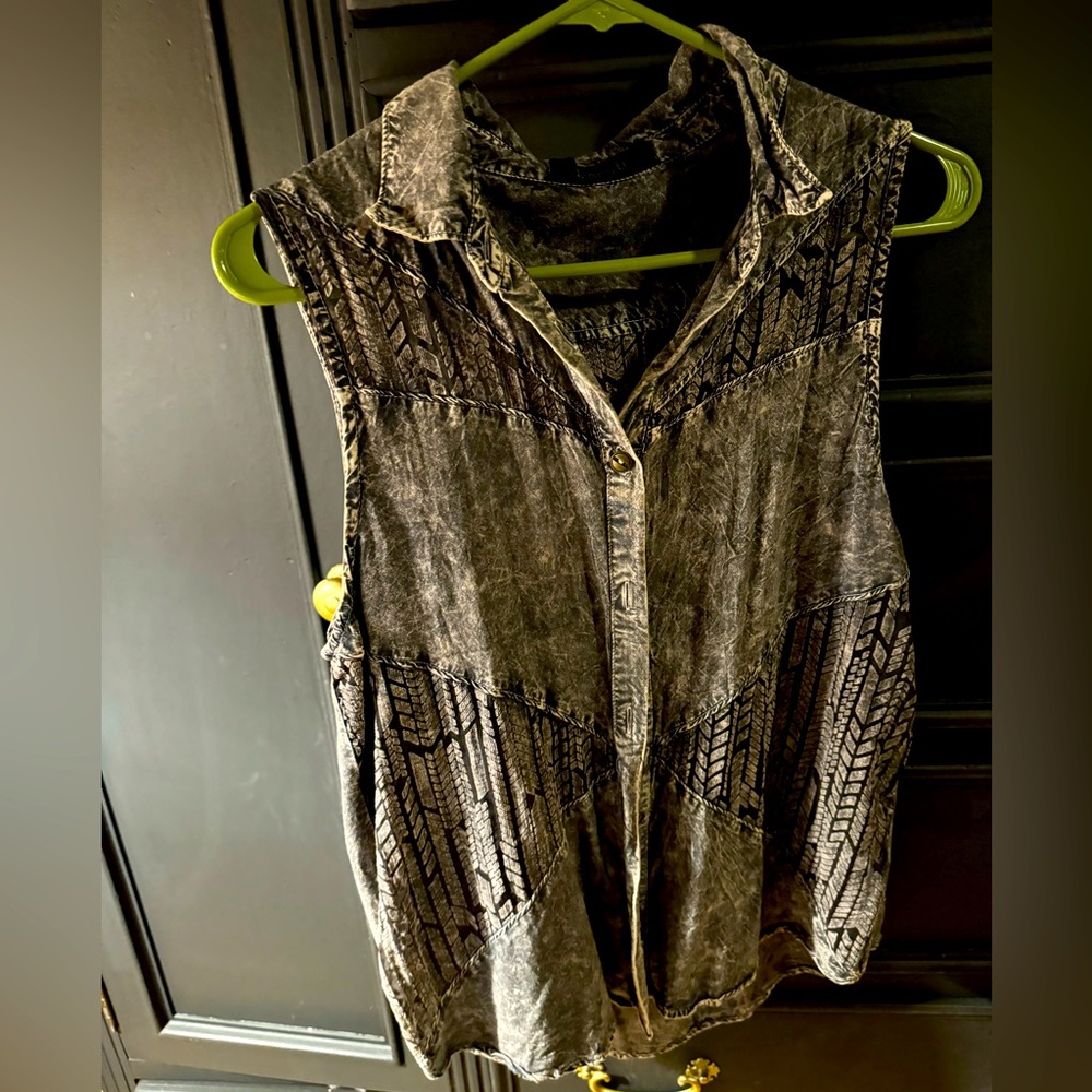 Button Down Tank